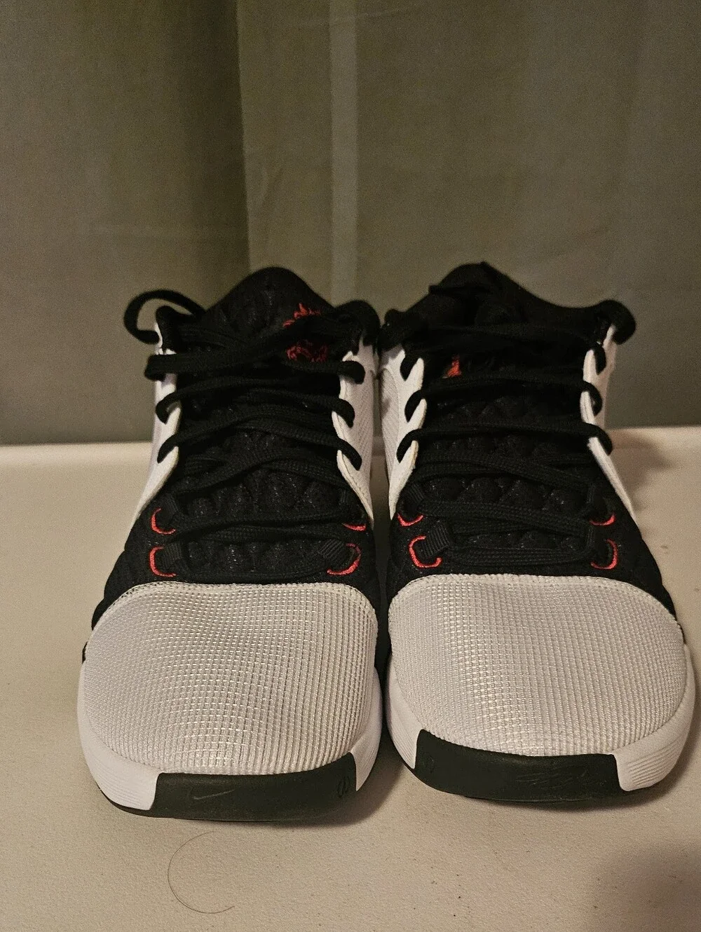 Nike LeBron Witness 13 White Black Red Size 10.5